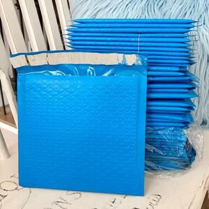 Bubbler Mailers, Blue, 7‎ x 7, With Adhesive Strip, Quantity - 40, NEW